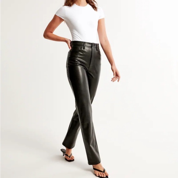 Abercrombie & Fitch Vegan Leather 90s Straight Pant SHORT - Picture 2 of 4